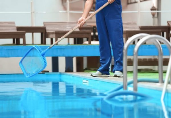 تنظيف مسابح وخزانات